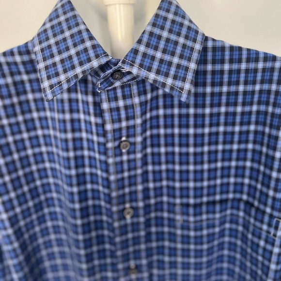 Jos. A. Bank Traveler Blue Plaid Casual Buttondown Sz. M - Picture 5 of 7